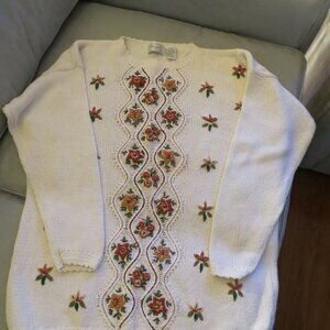 Vintage Women's Margules White Sweater with Stitched Flowers